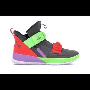 Nike LeBron Soldier 13 Size 9 Mens